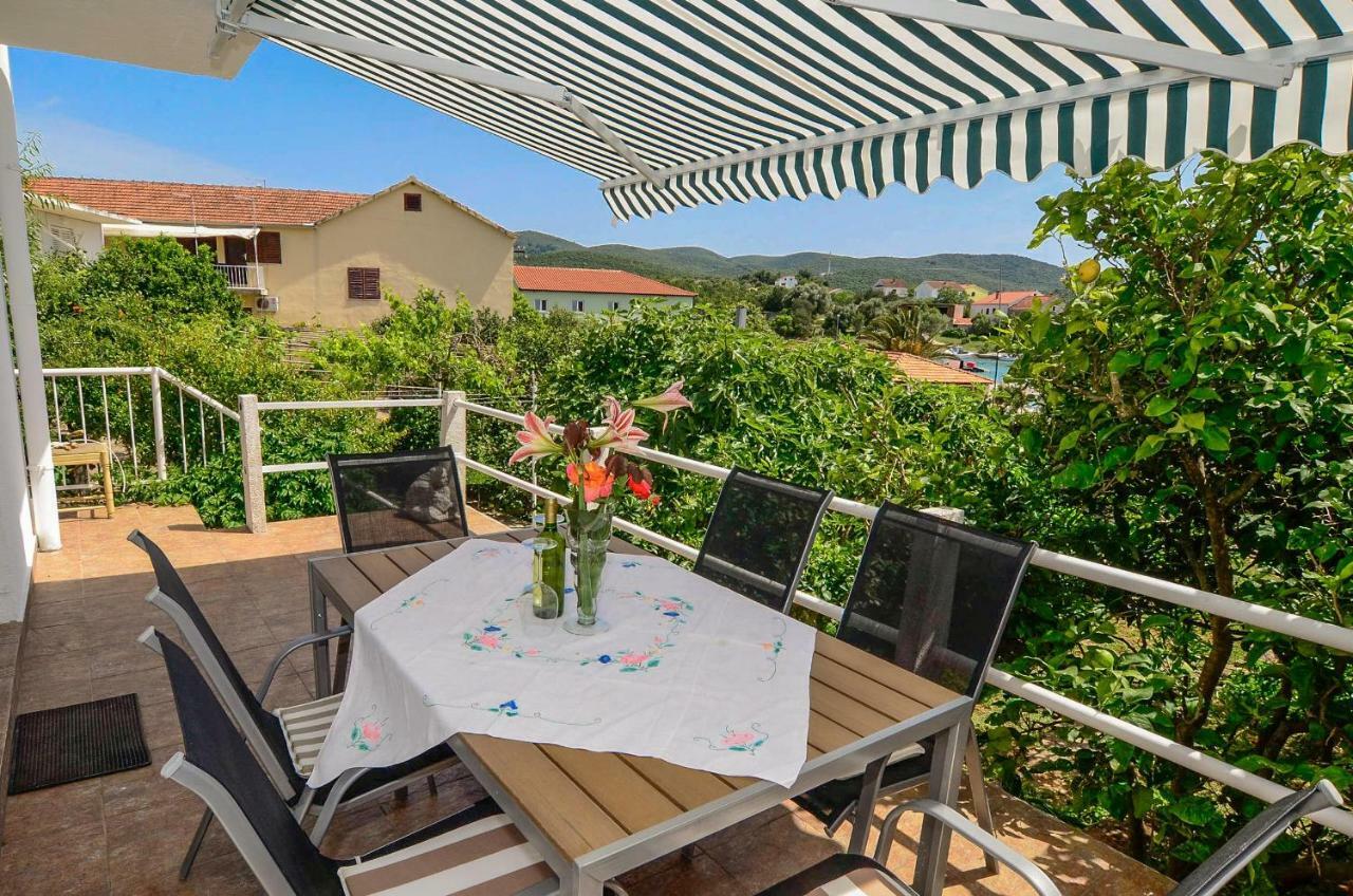Holiday Home Lovište エクステリア 写真