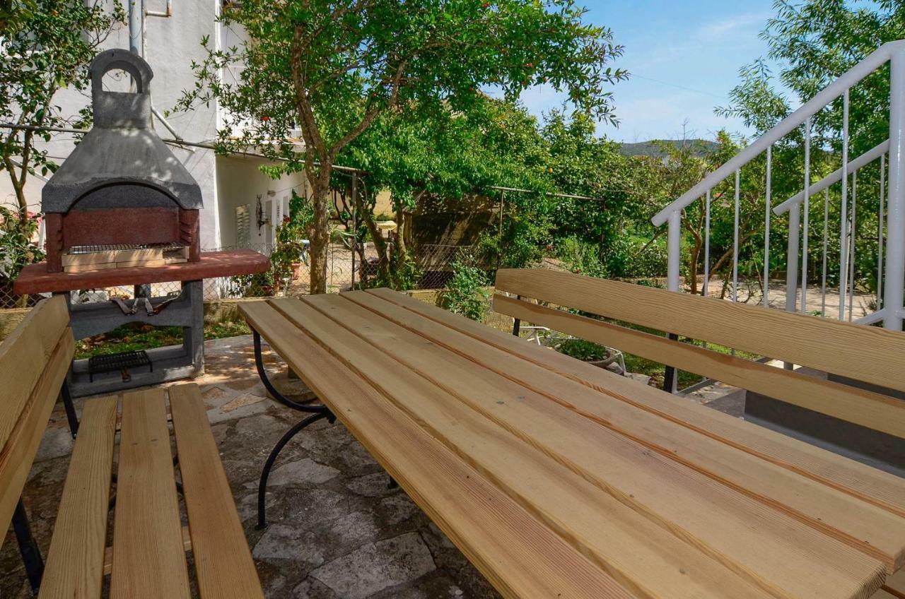 Holiday Home Lovište エクステリア 写真