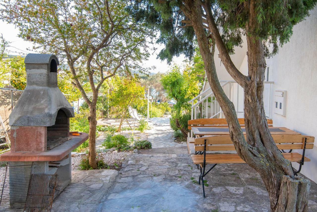 Holiday Home Lovište エクステリア 写真